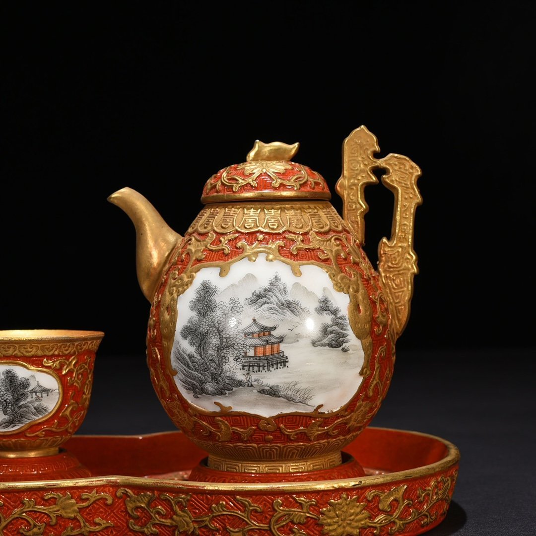 Qing Dynasty Qianlong carved alum red gilded window ink color landscape wine bottle