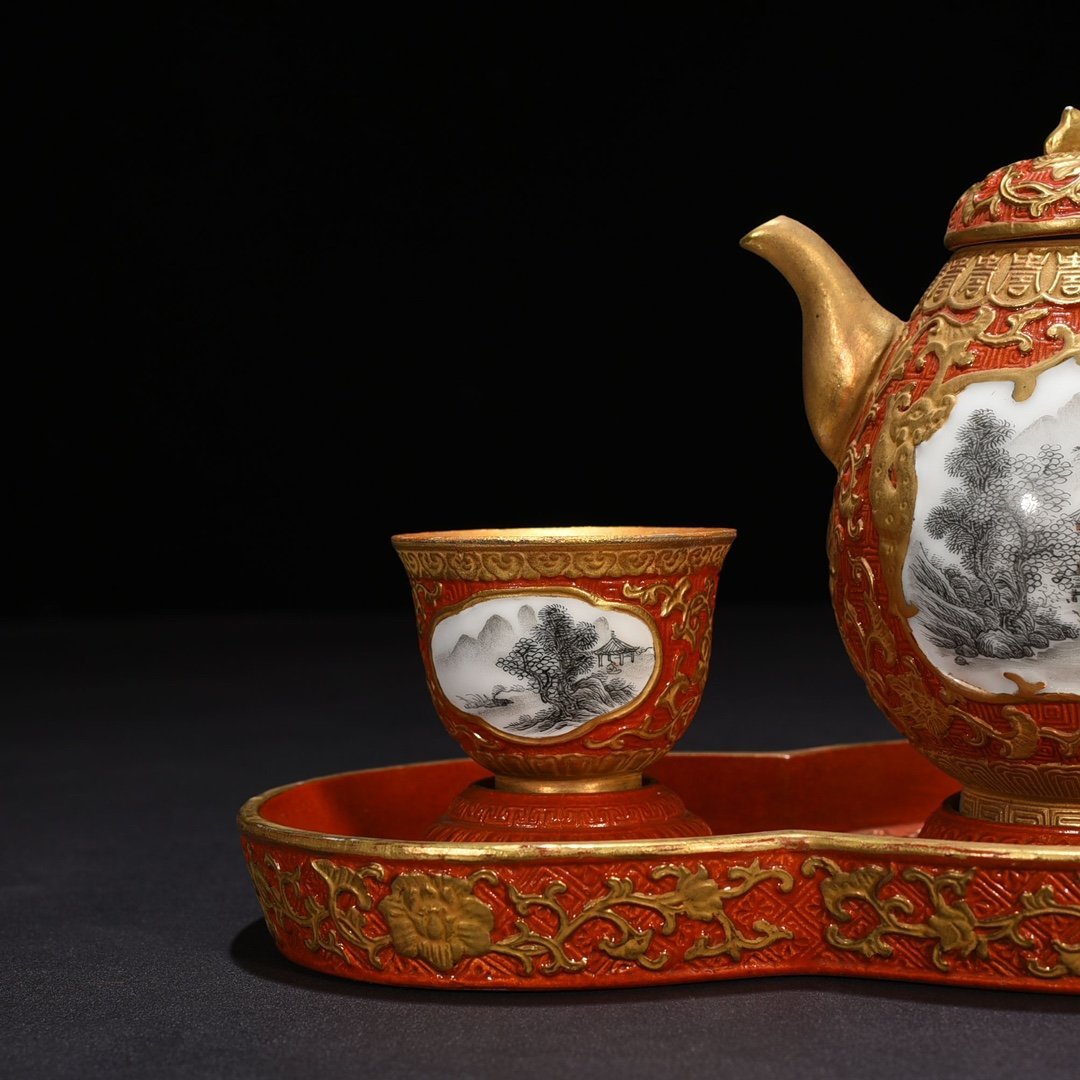 Qing Dynasty Qianlong carved alum red gilded window ink color landscape wine bottle