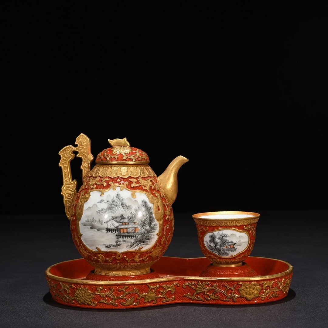 Qing Dynasty Qianlong carved alum red gilded window ink color landscape wine bottle