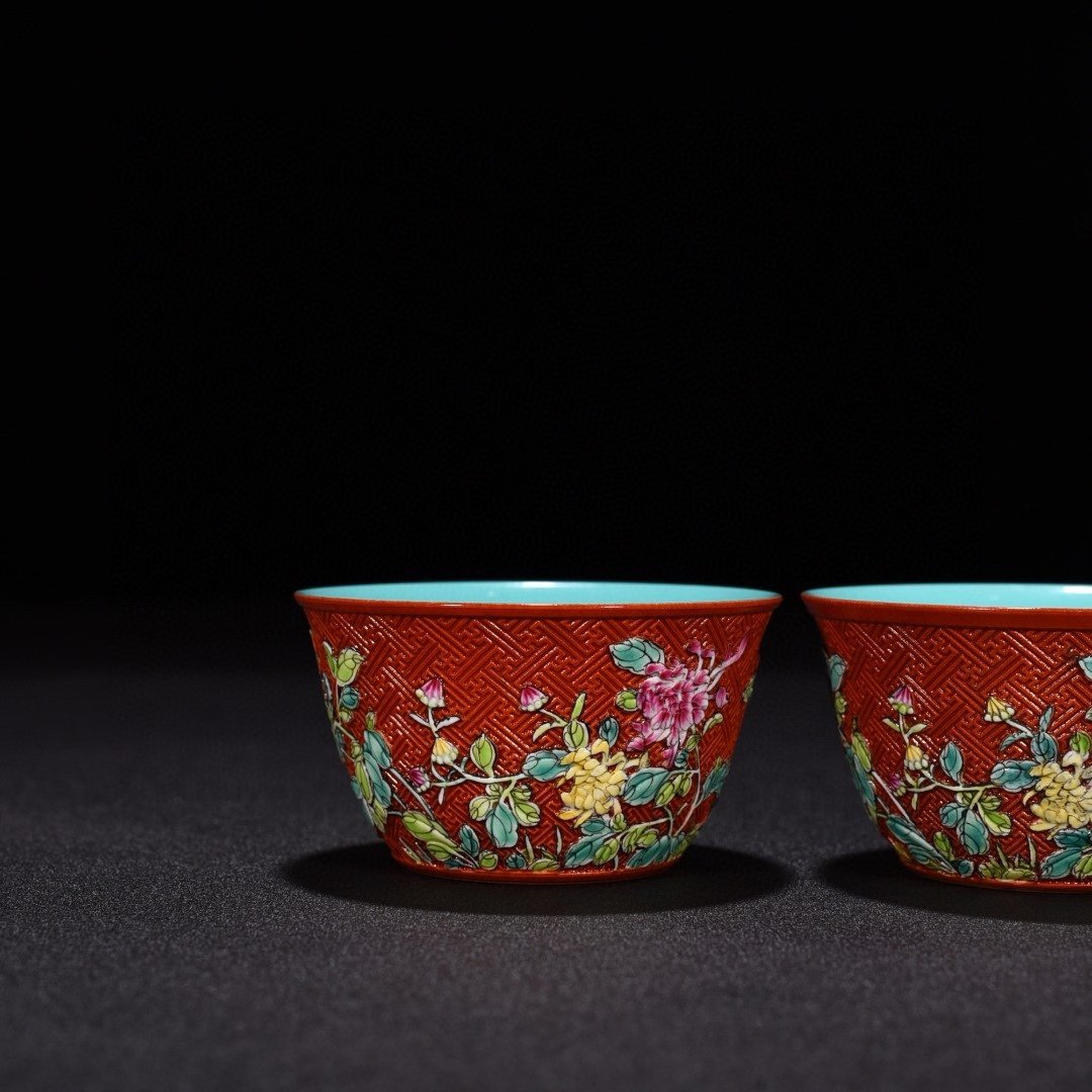 Qing Dynasty Qianlong carved pastel flower cylinder cup