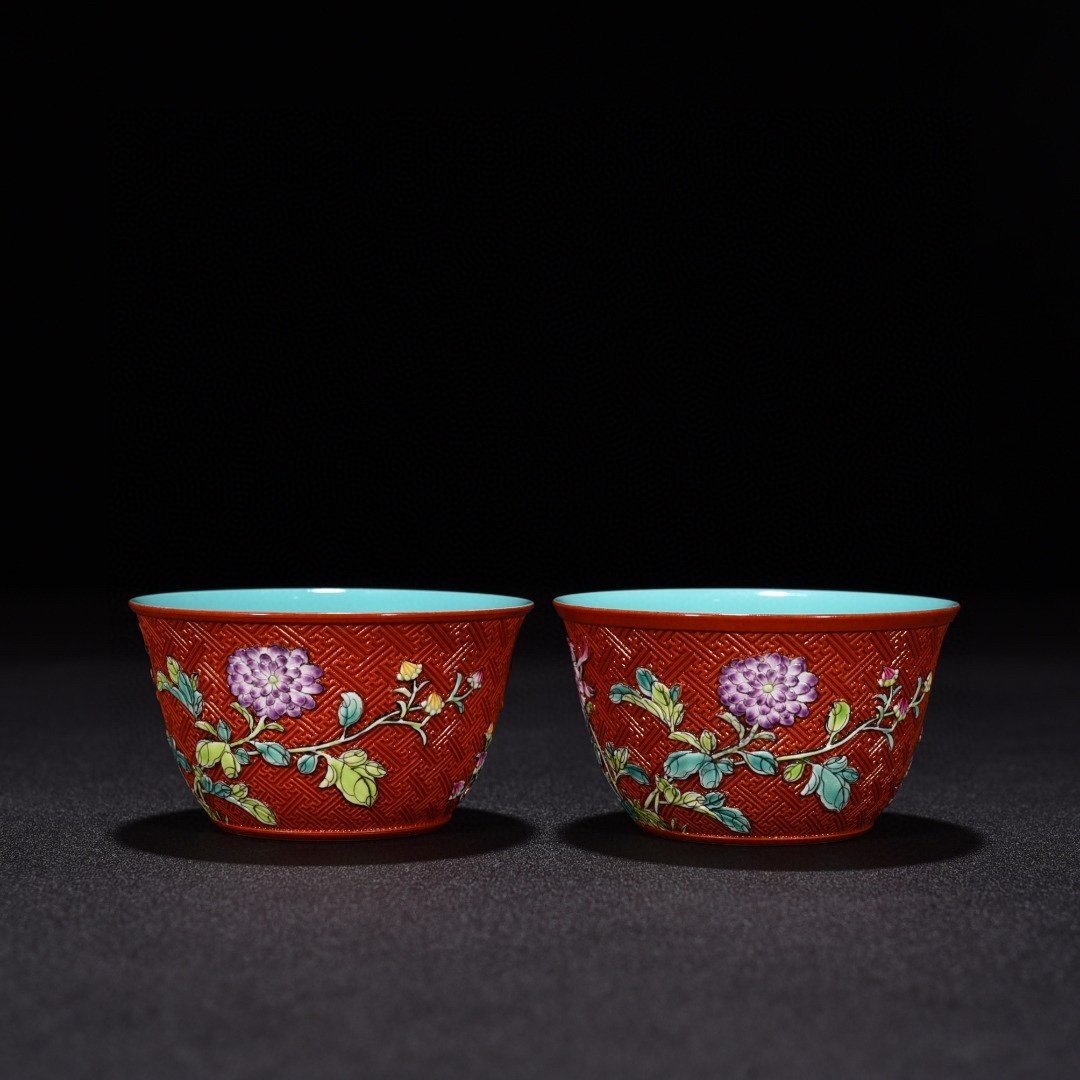 Qing Dynasty Qianlong carved pastel flower cylinder cup