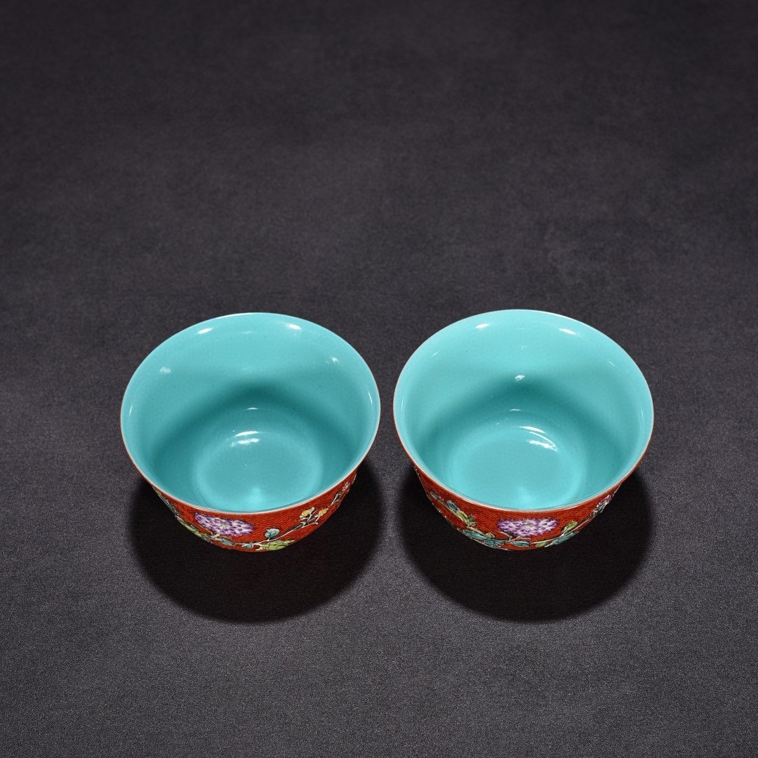 Qing Dynasty Qianlong carved pastel flower cylinder cup