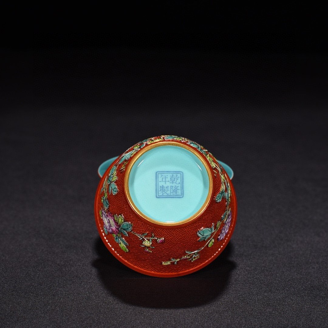 Qing Dynasty Qianlong carved pastel flower cylinder cup