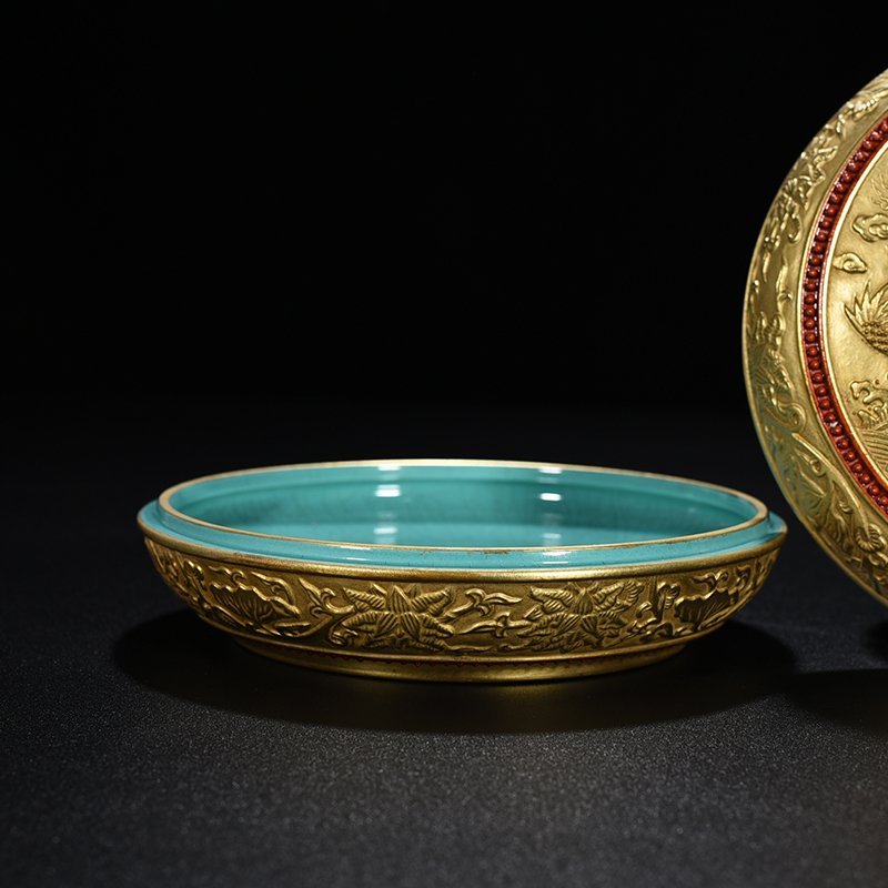 Qing Dynasty Qianlong engraved gilt dragon powder box and print box
