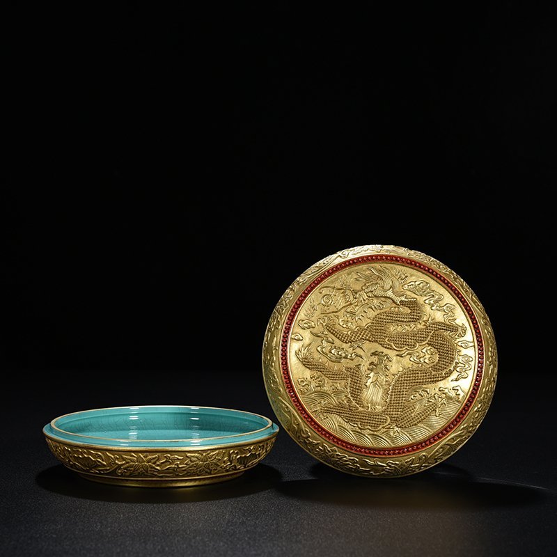 Qing Dynasty Qianlong engraved gilt dragon powder box and print box