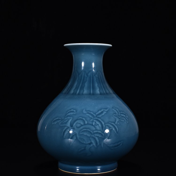 Qing Dynasty Qianlong Ji blue glaze carved flower and fruit jade pot spring vase