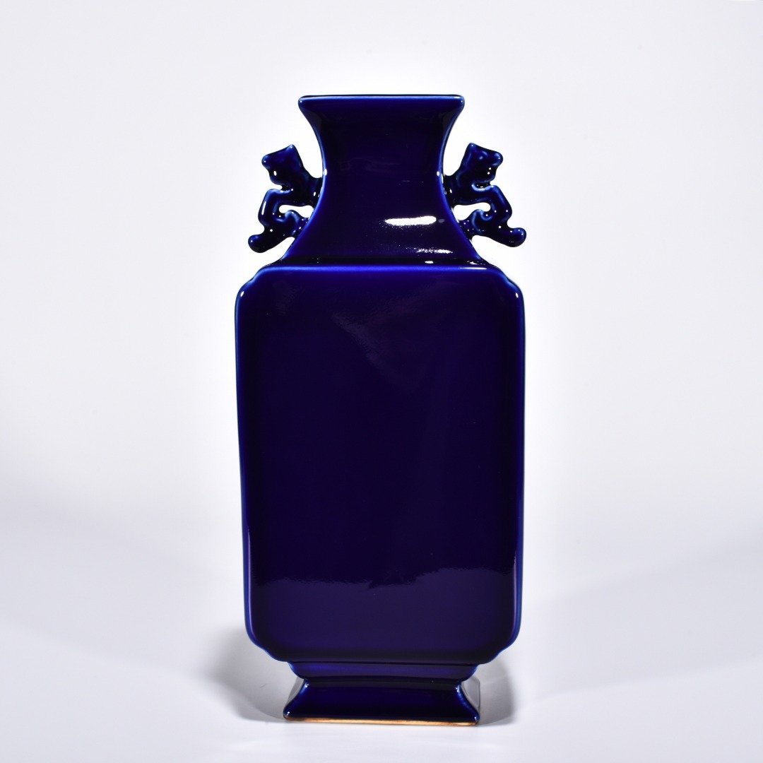 Qing Dynasty Qianlong Ji blue glaze amphorae flat bottle