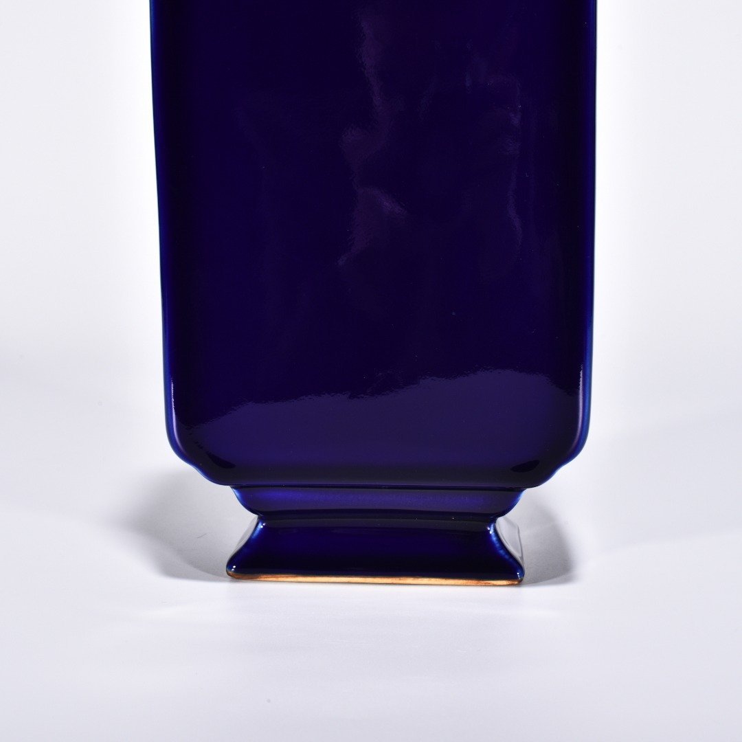 Qing Dynasty Qianlong Ji blue glaze amphorae flat bottle