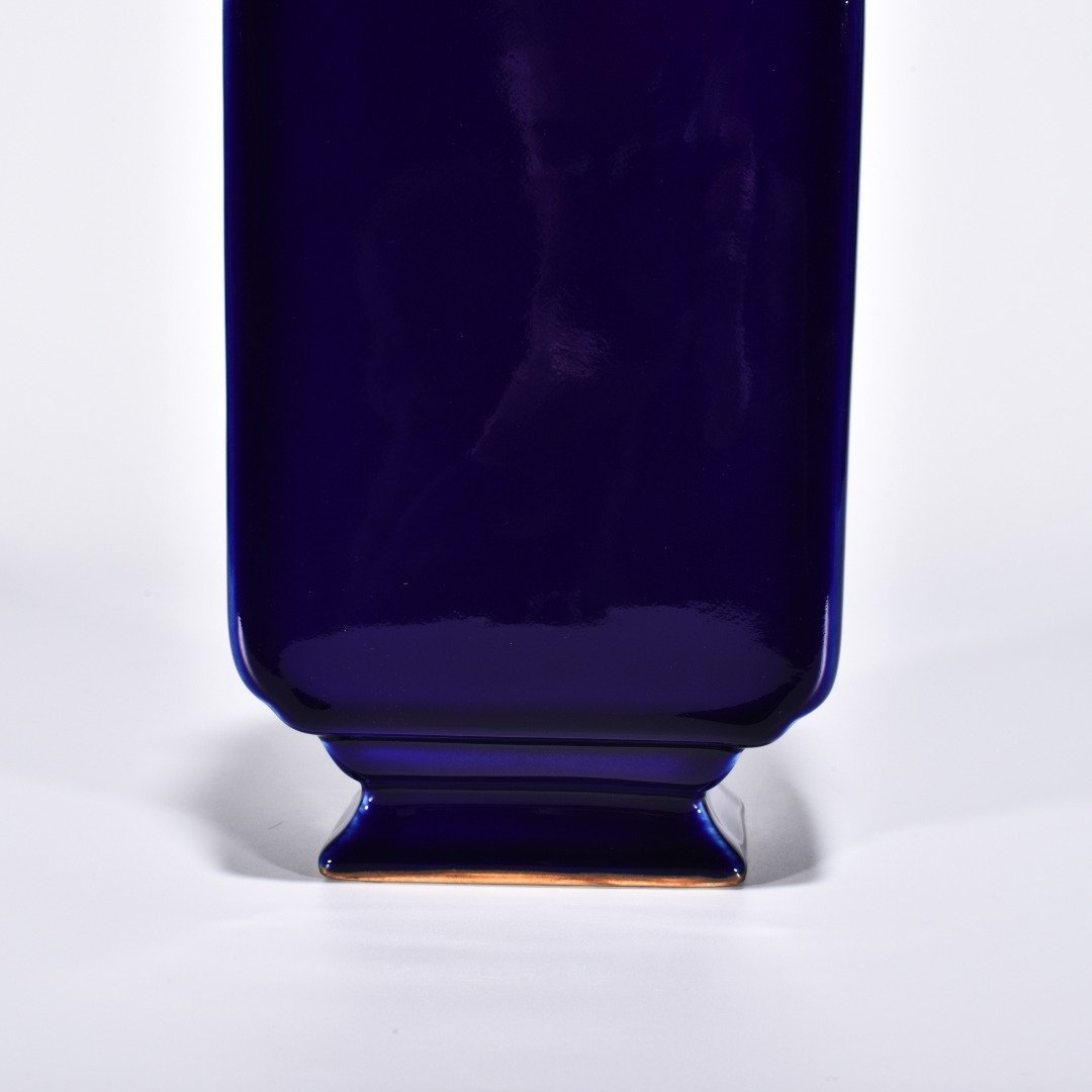 Qing Dynasty Qianlong Ji blue glaze amphorae flat bottle