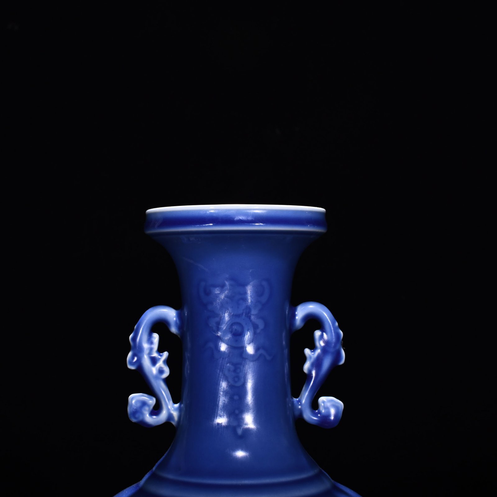 Qing Dynasty Qianlong Ji blue glazed amphora