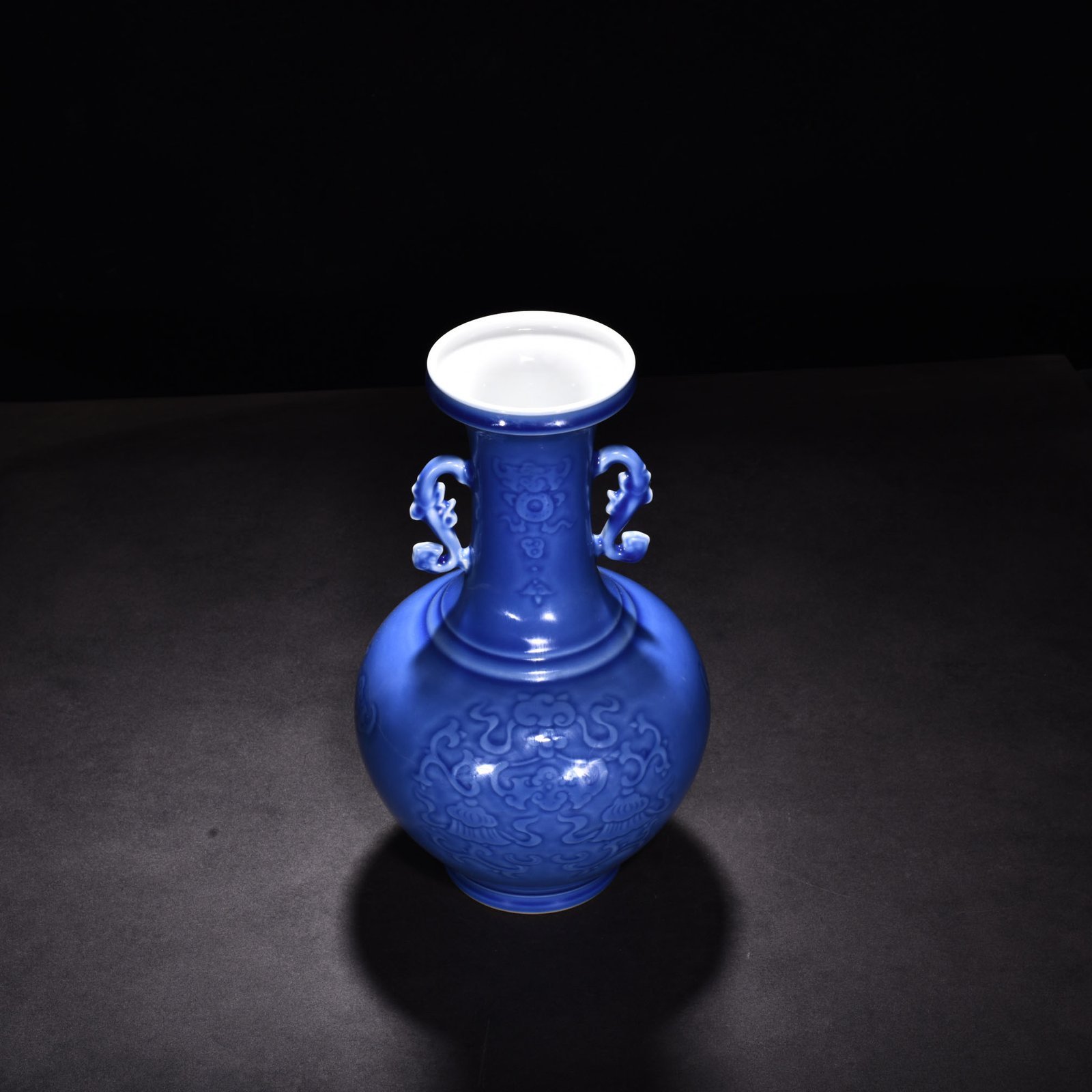 Qing Dynasty Qianlong Ji blue glazed amphora
