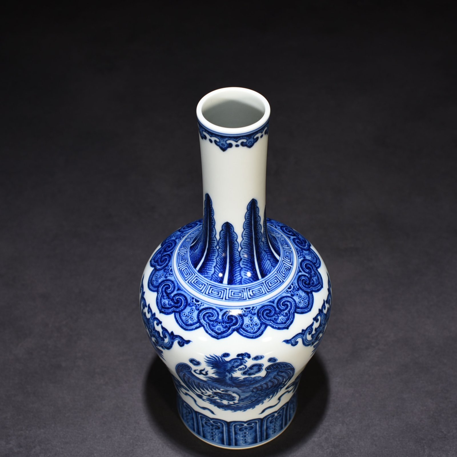 Qing Dynasty Qianlong blue and white phoenix rattle statue
