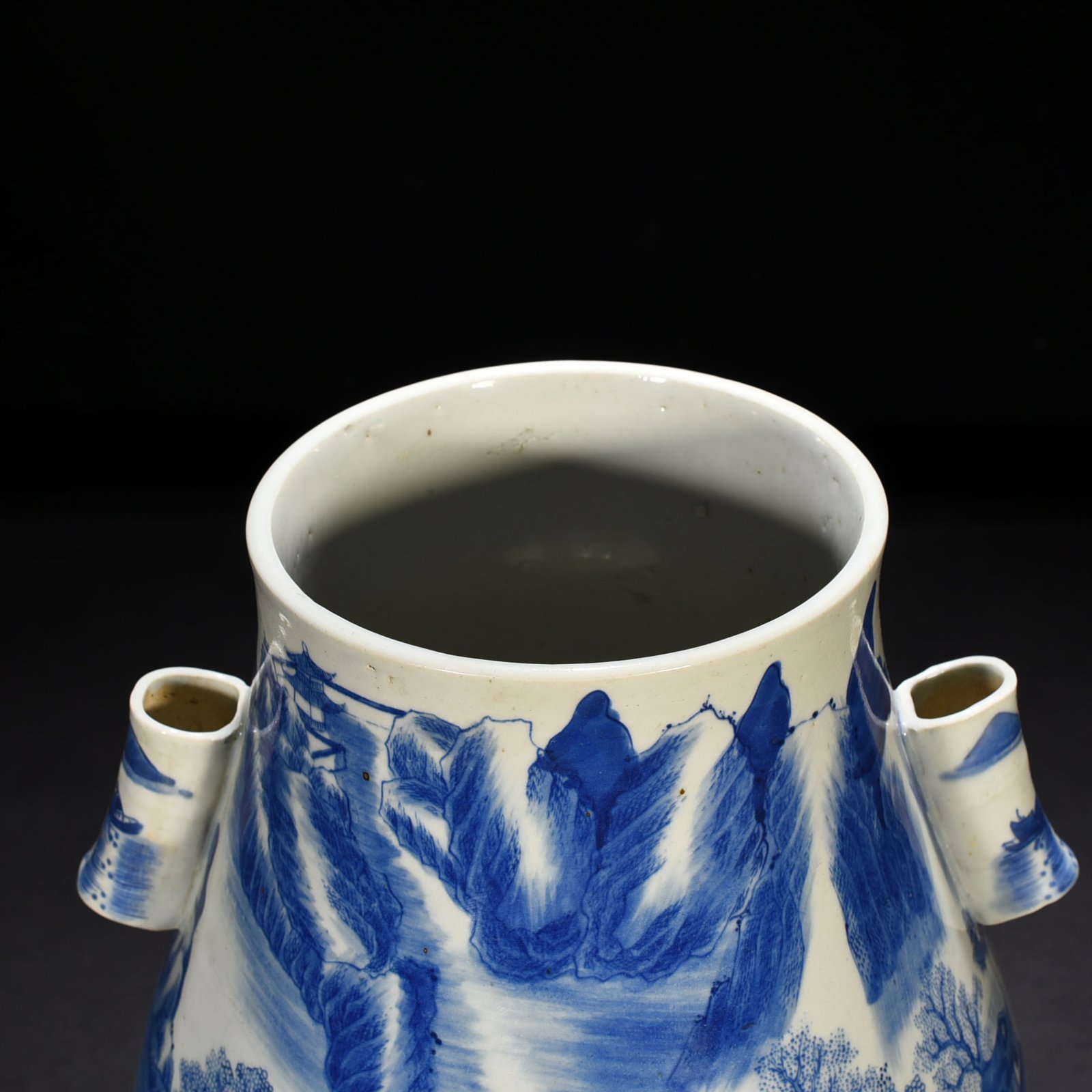 Qing Dynasty Qianlong blue and white landscape ear-shaped statue