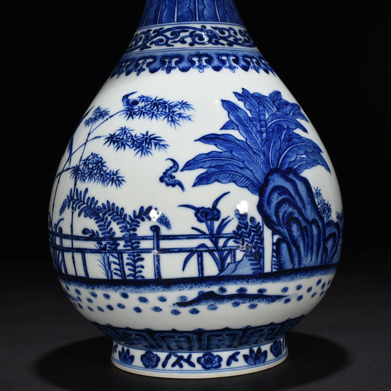 Qing Dynasty Qianlong blue and white courtyard bamboo stone banana jade pot spring vase