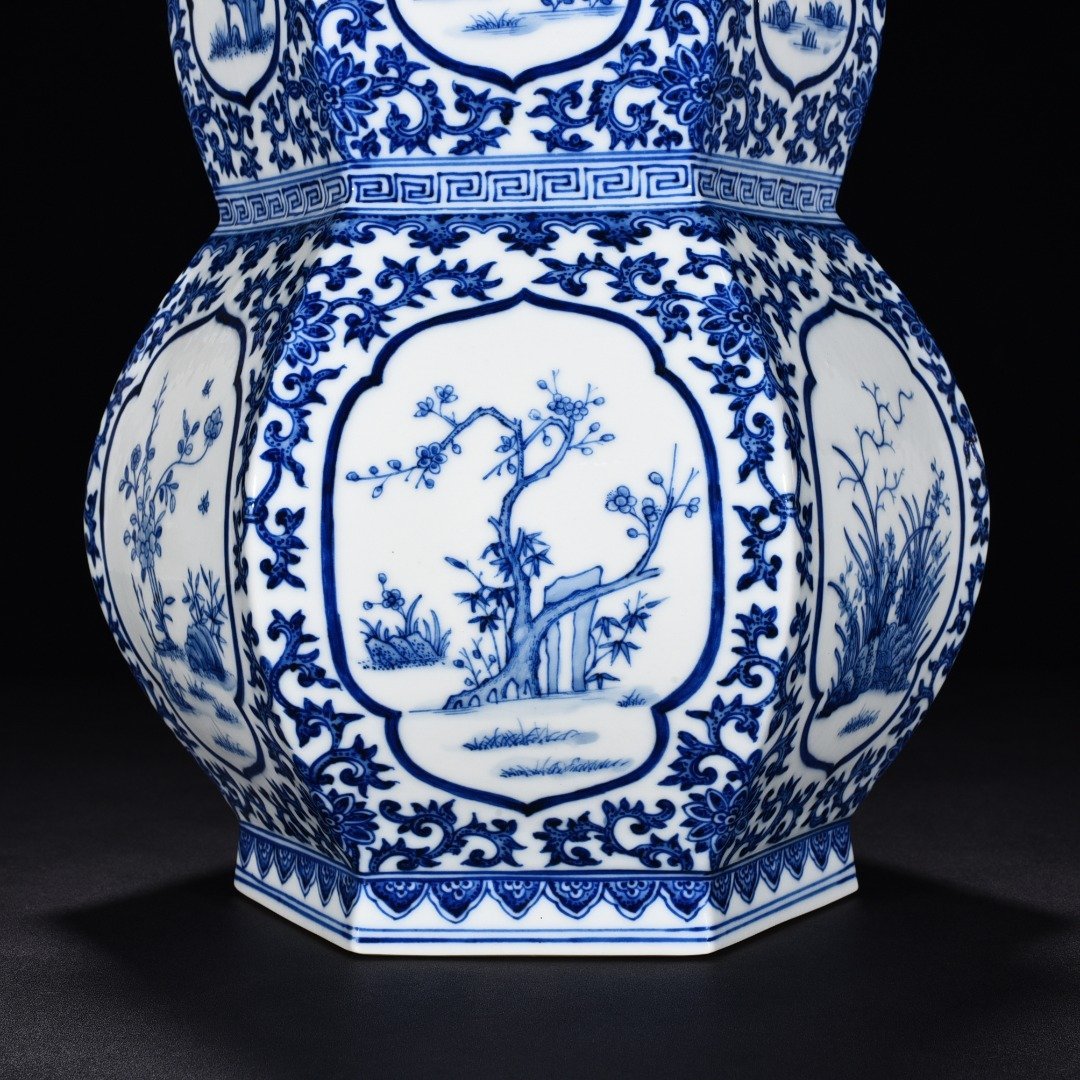 Qing Dynasty Qianlong blue and white windowed gourd vase