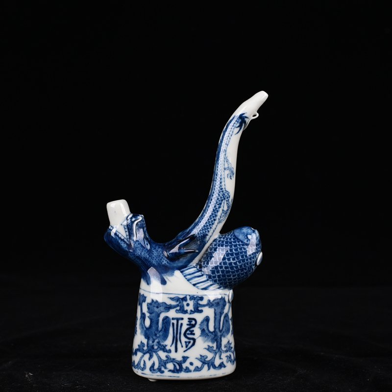 Qing Dynasty Qianlong blue and white pipe