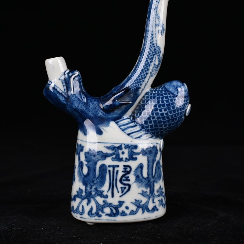 Qing Dynasty Qianlong blue and white pipe