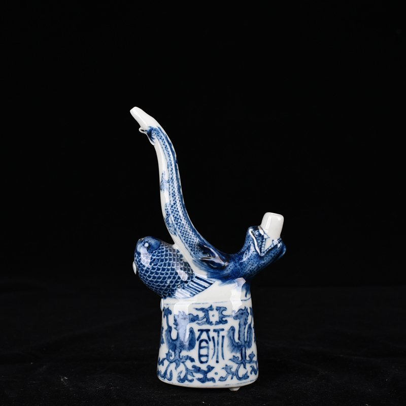 Qing Dynasty Qianlong blue and white pipe