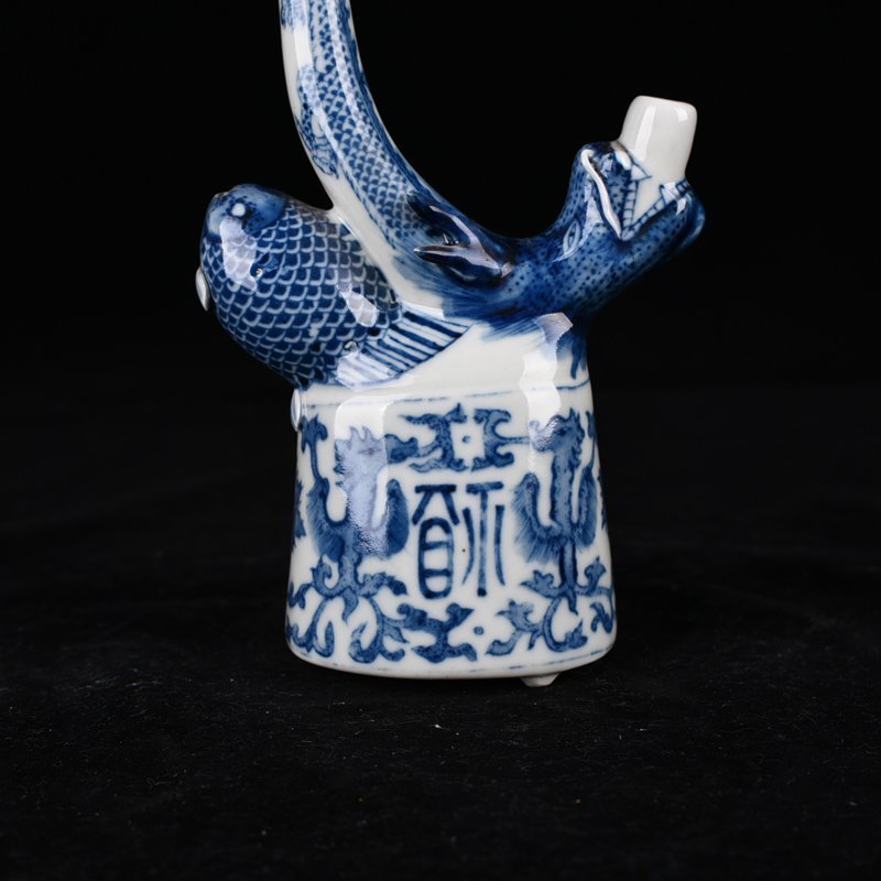 Qing Dynasty Qianlong blue and white pipe