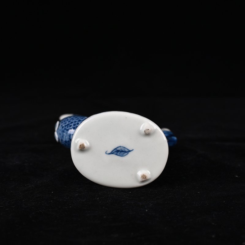 Qing Dynasty Qianlong blue and white pipe