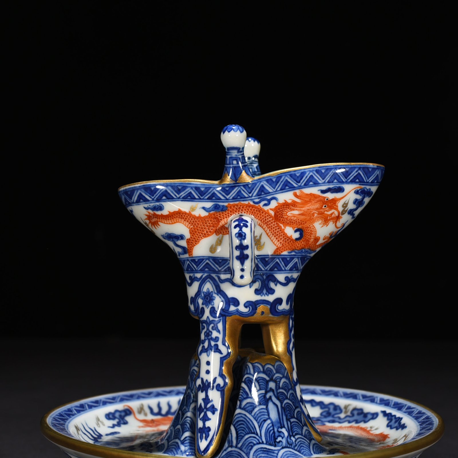 Qing Dynasty Qianlong blue and white alum red gold dragon cup