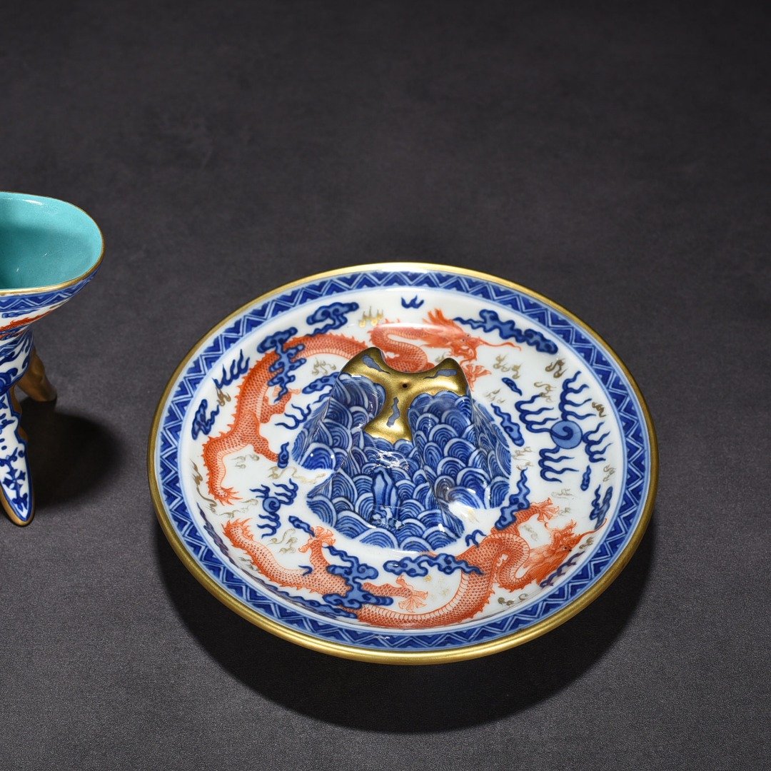 Qing Dynasty Qianlong blue and white alum red gold dragon cup