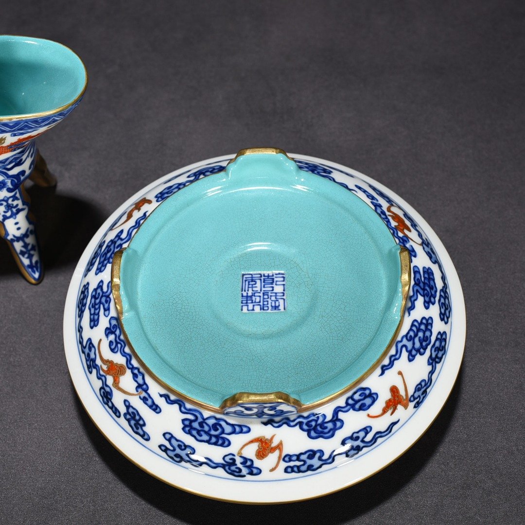 Qing Dynasty Qianlong blue and white alum red gold dragon cup