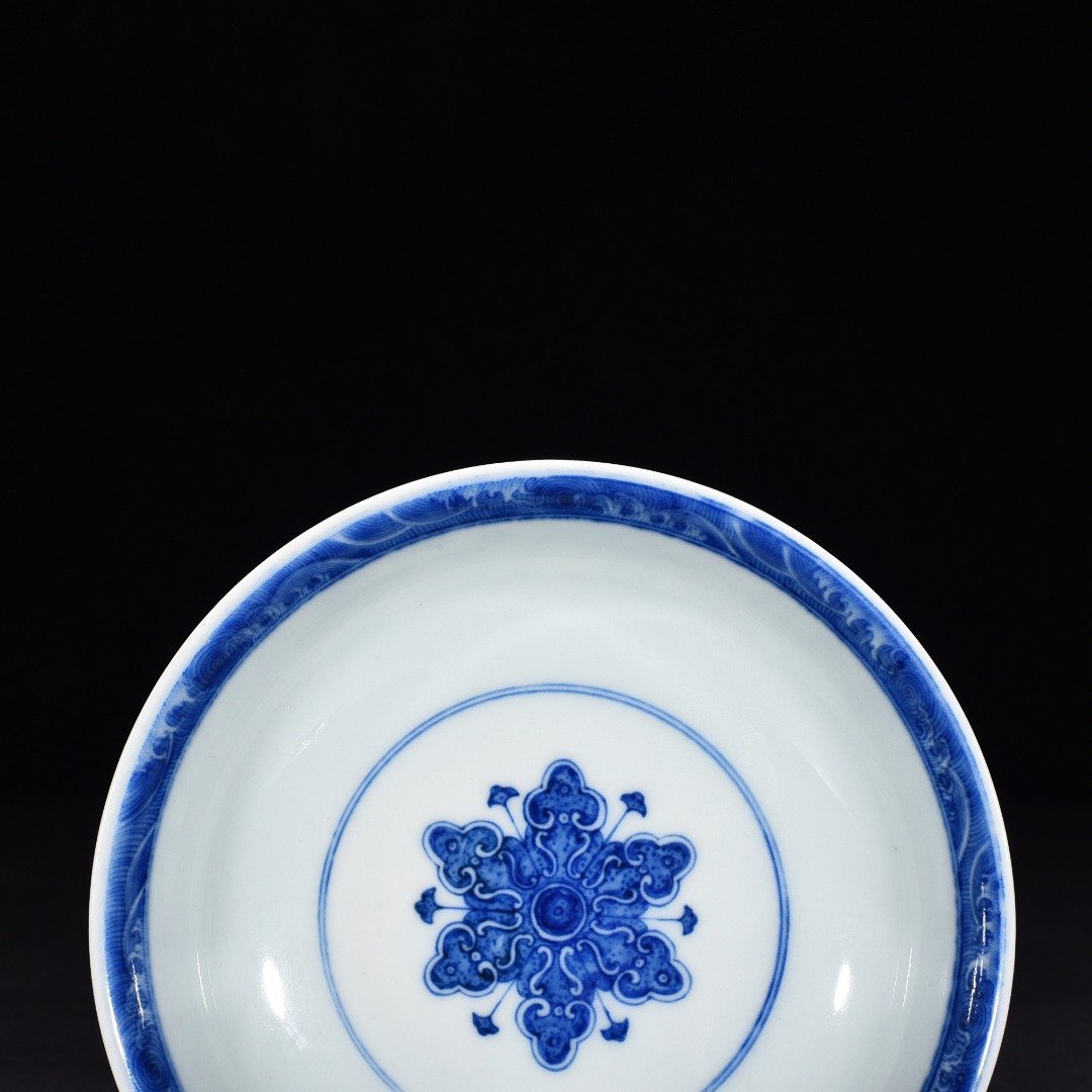 Qing Dynasty Qianlong blue and white flower high plate