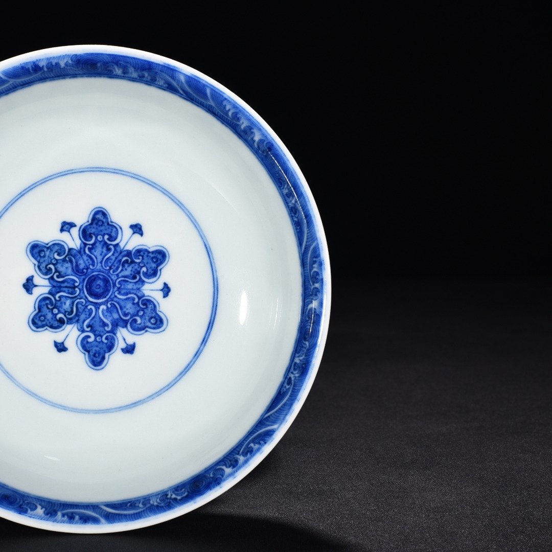 Qing Dynasty Qianlong blue and white flower high plate