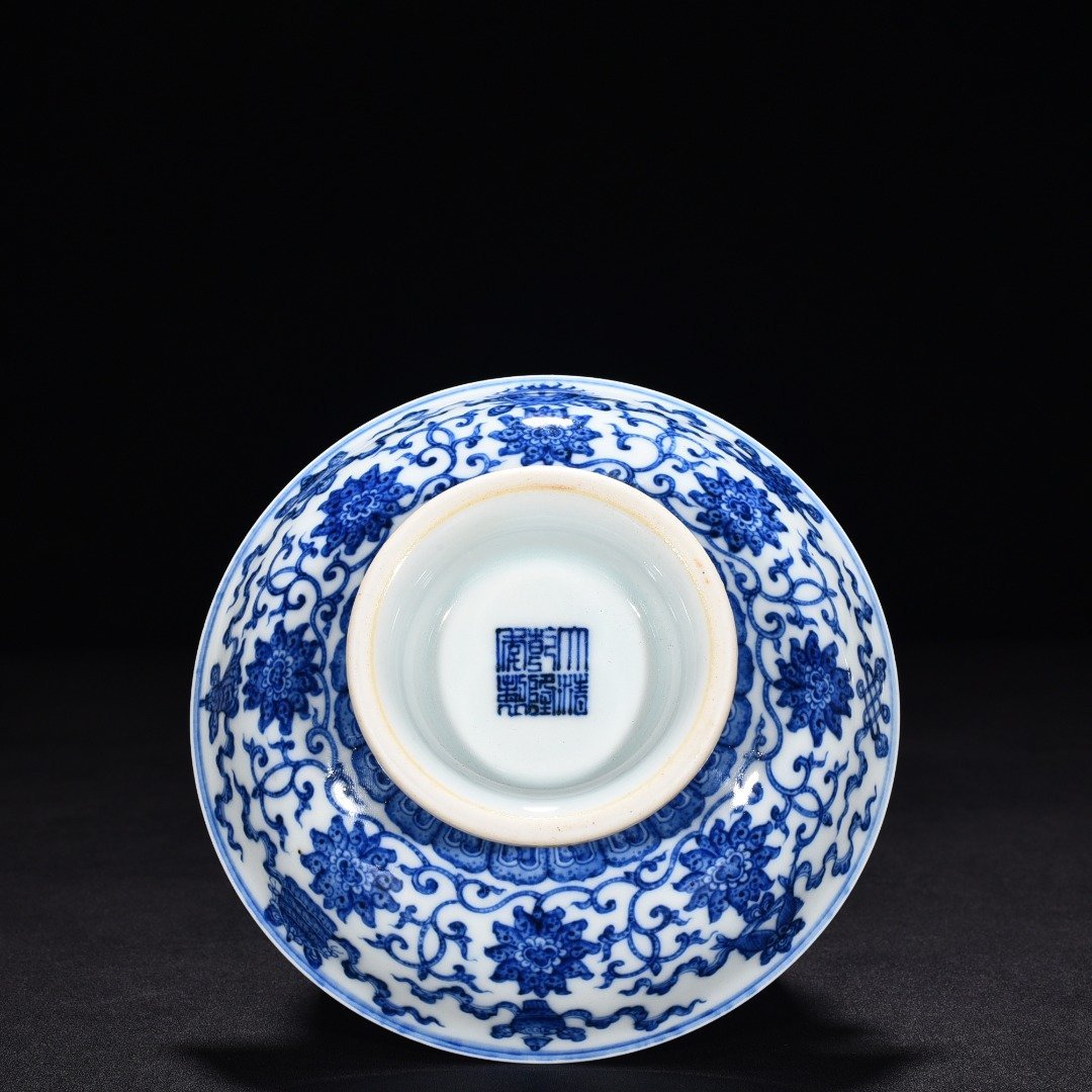 Qing Dynasty Qianlong blue and white flower high plate