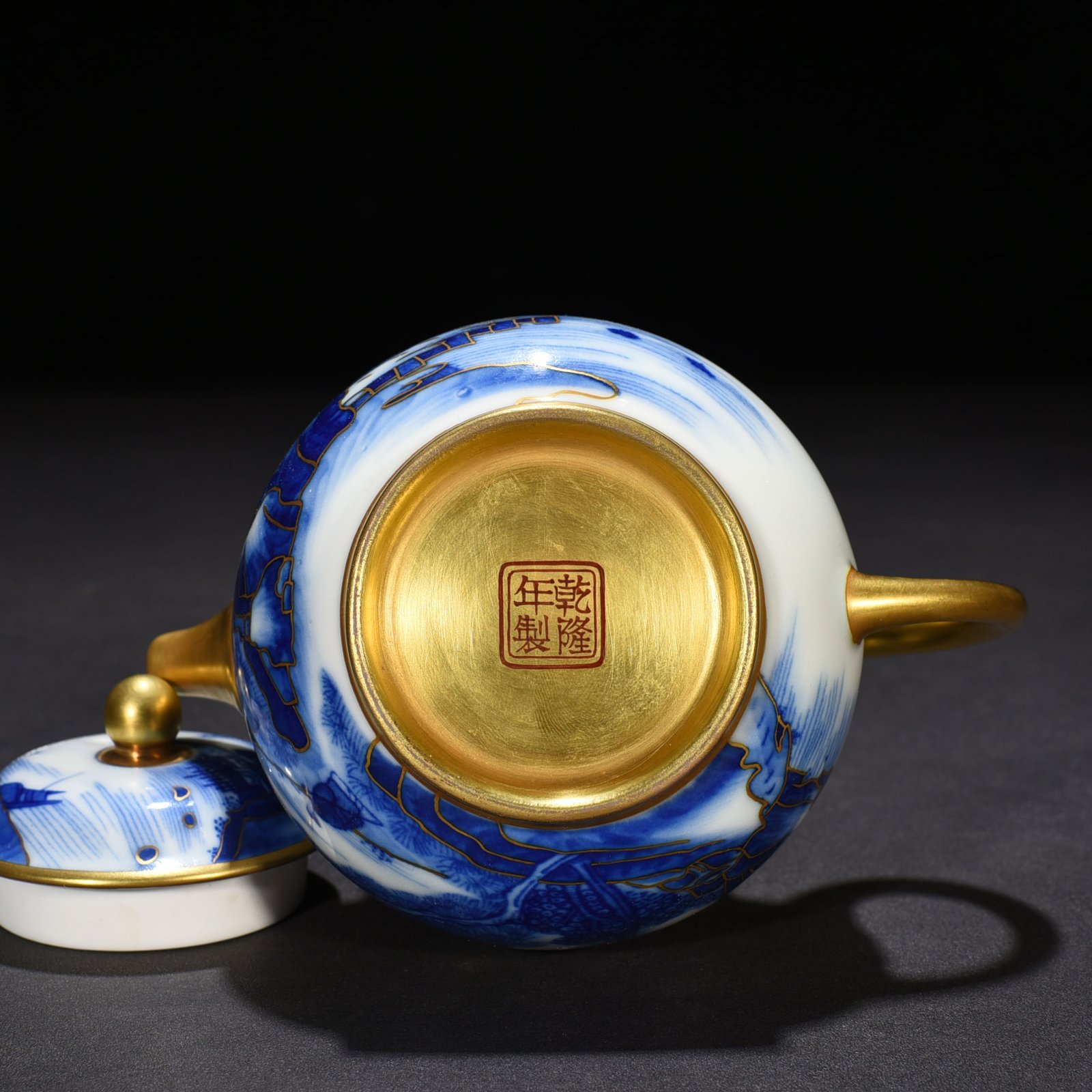 Qing Dynasty Qianlong blue and white gilt landscape pot