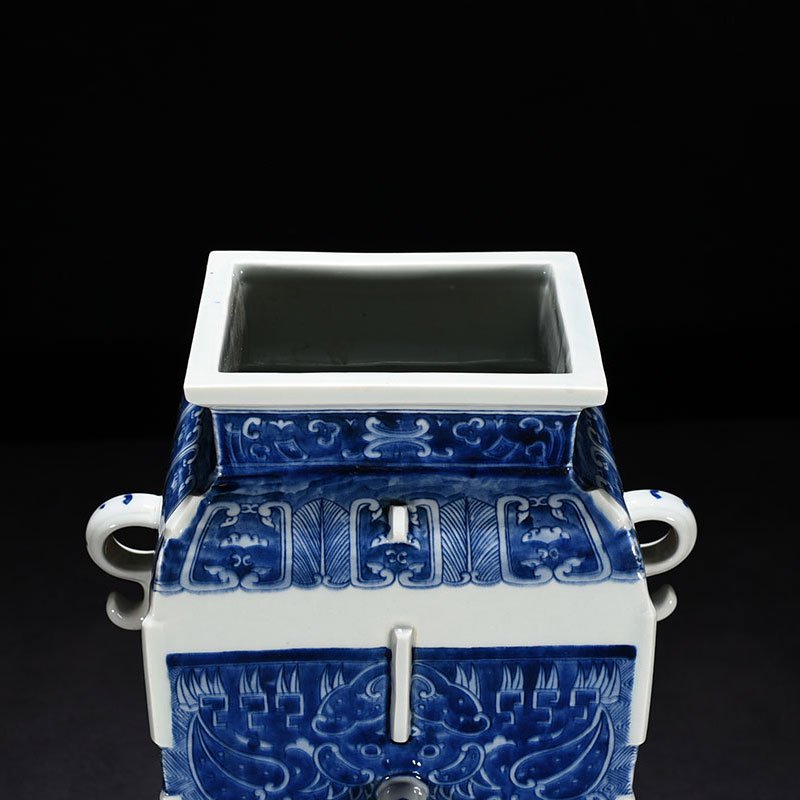 Qing Dynasty Qianlong blue and white Taotie square vase