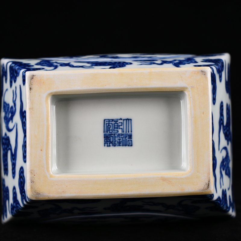 Qing Dynasty Qianlong blue and white dragon through-ear vase