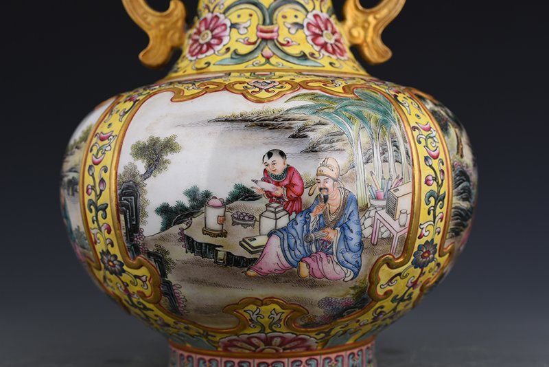 Qing Dynasty Qianlong yellow ground enamel amphora