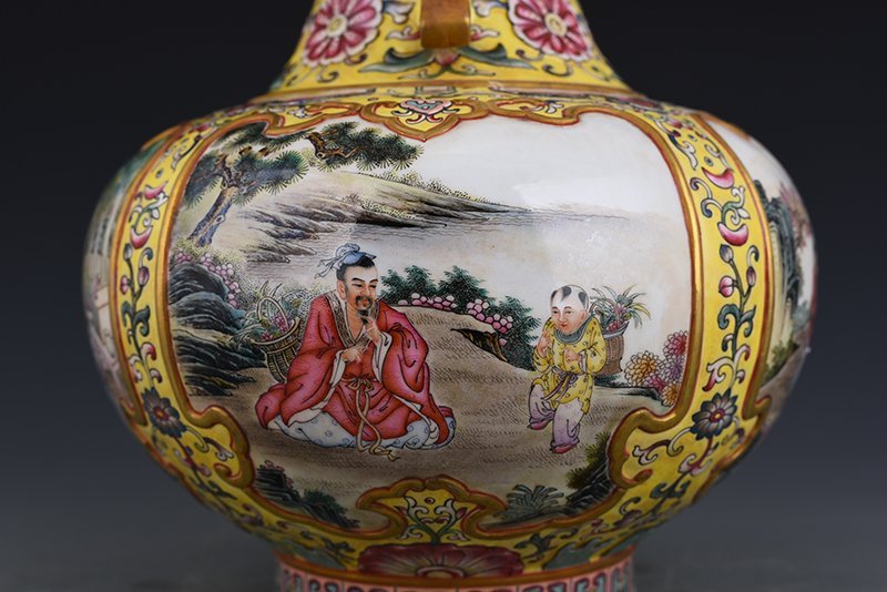 Qing Dynasty Qianlong yellow ground enamel amphora