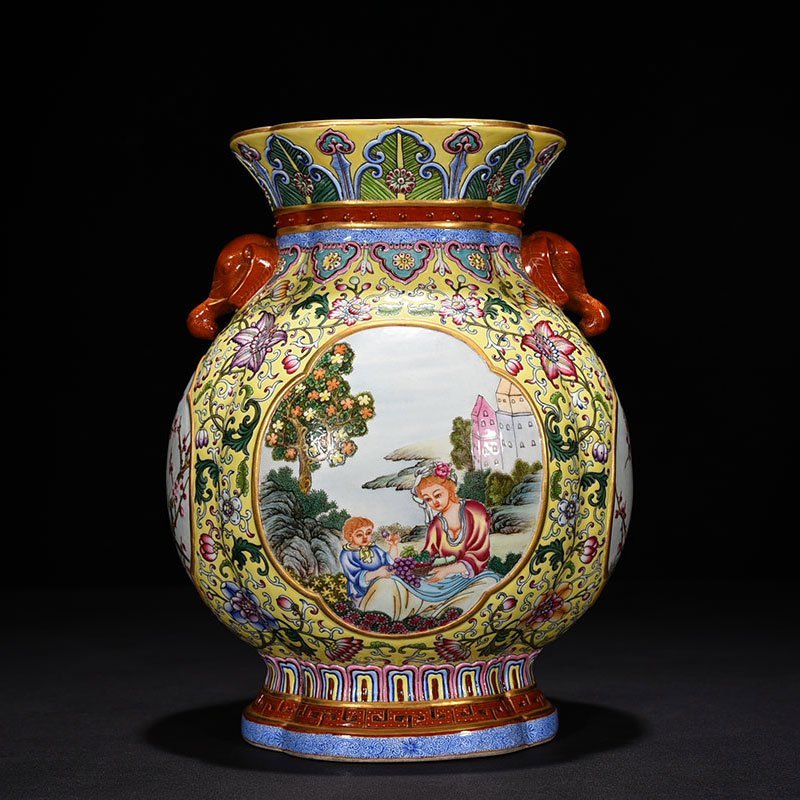 Qing Dynasty Qianlong yellow ground enamel window ear statue