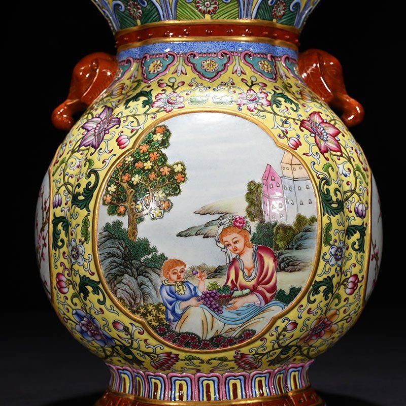 Qing Dynasty Qianlong yellow ground enamel window ear statue