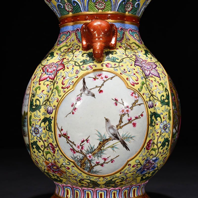 Qing Dynasty Qianlong yellow ground enamel window ear statue