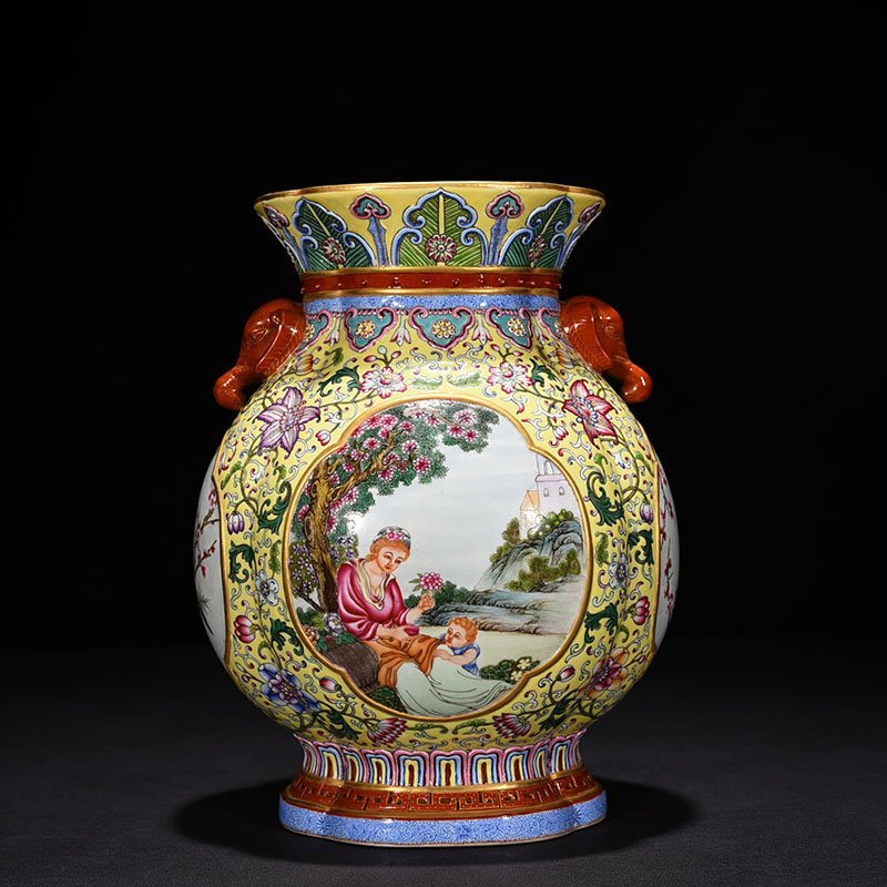 Qing Dynasty Qianlong yellow ground enamel window ear statue