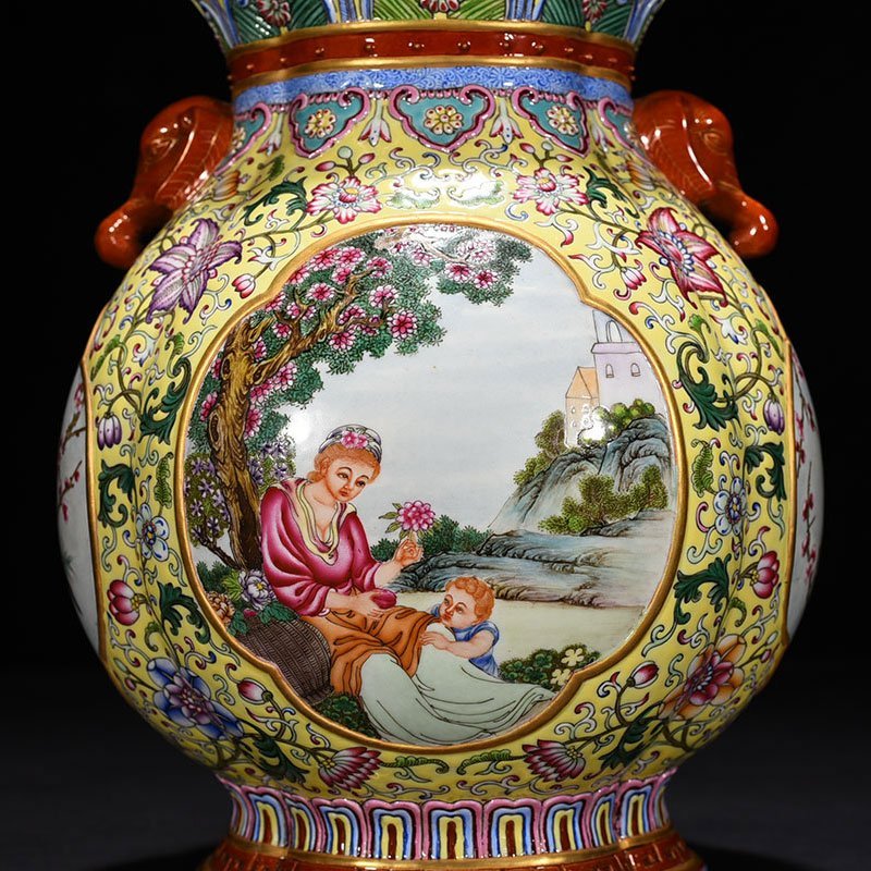 Qing Dynasty Qianlong yellow ground enamel window ear statue