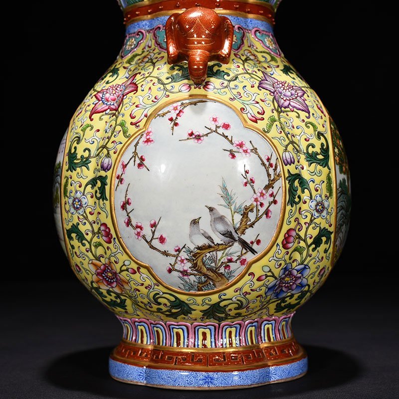 Qing Dynasty Qianlong yellow ground enamel window ear statue