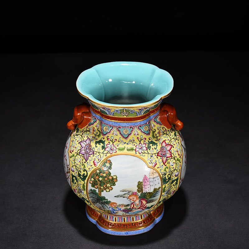 Qing Dynasty Qianlong yellow ground enamel window ear statue