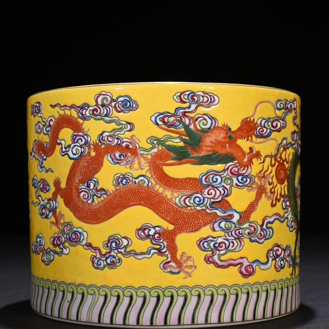 Qing Dynasty Qianlong yellow ground pastel dragon pen holder