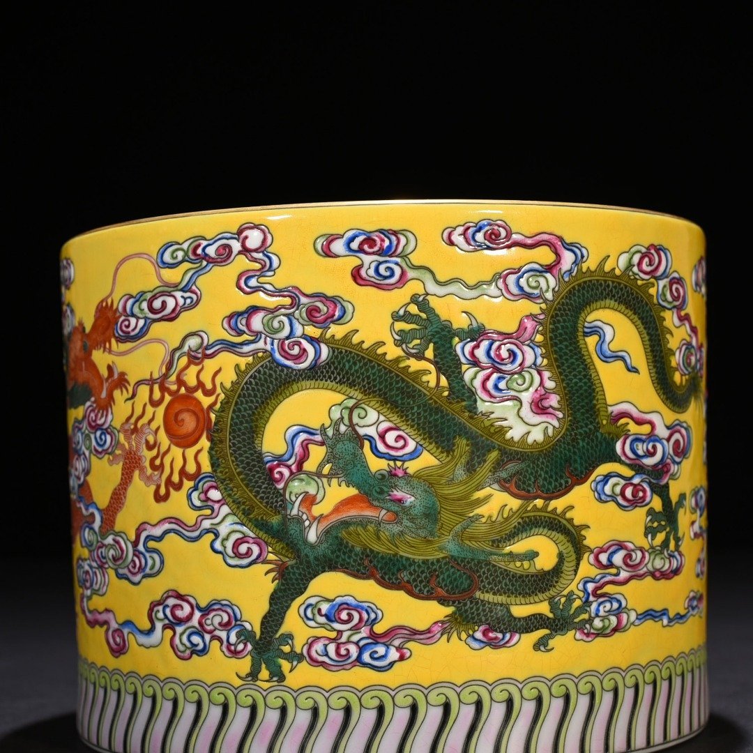 Qing Dynasty Qianlong yellow ground pastel dragon pen holder