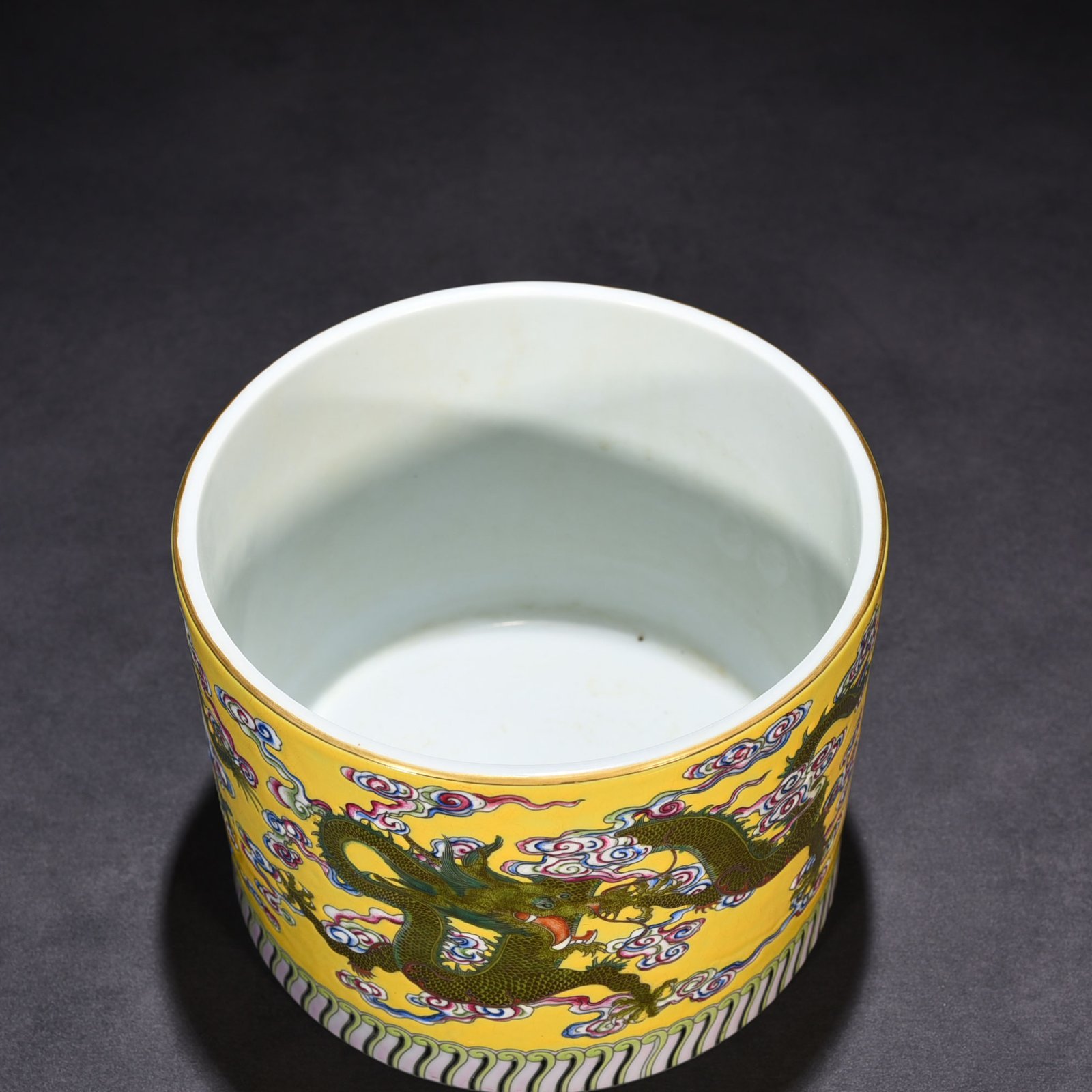 Qing Dynasty Qianlong yellow ground pastel dragon pen holder