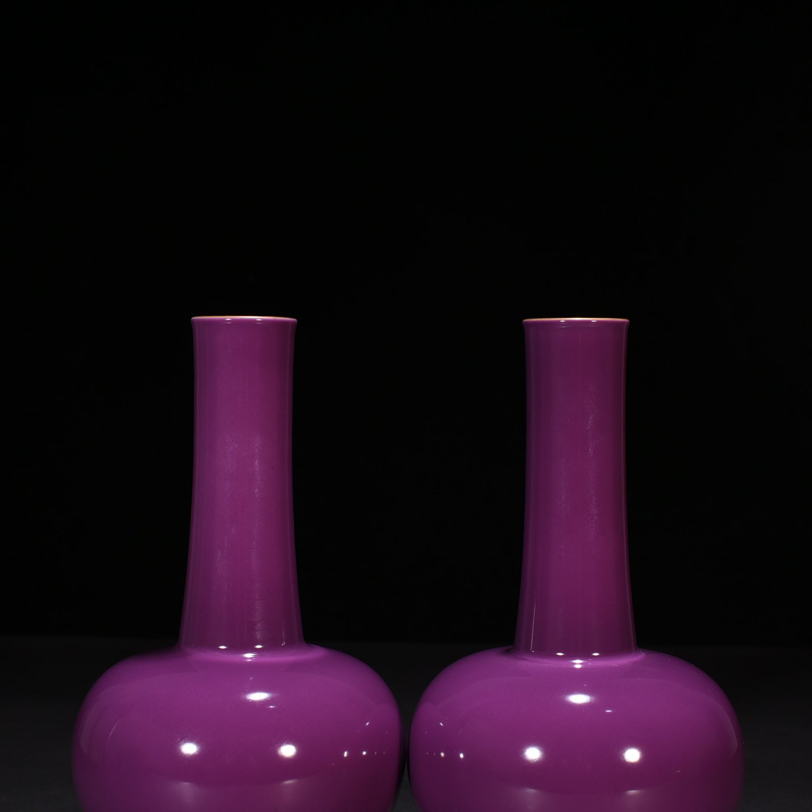 Qing Dynasty Xiugong model eggplant skin purple glaze straight neck bottle