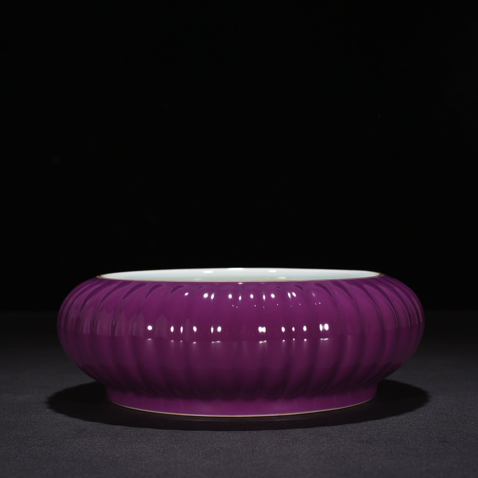 Qing Dynasty Xiugong Model Eggplant Skin Purple Glaze Chrysanthemum Petal Wash