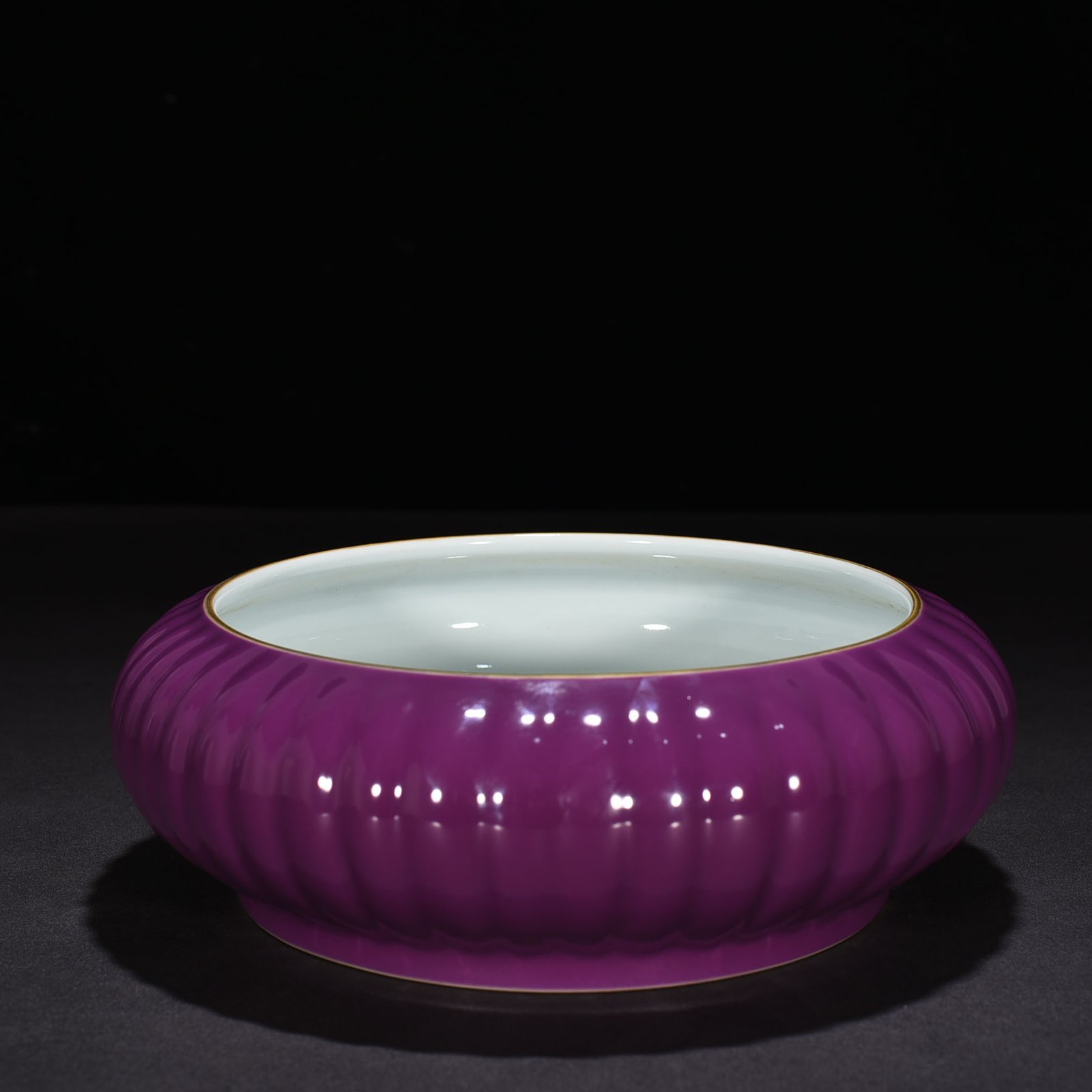 Qing Dynasty Xiugong Model Eggplant Skin Purple Glaze Chrysanthemum Petal Wash