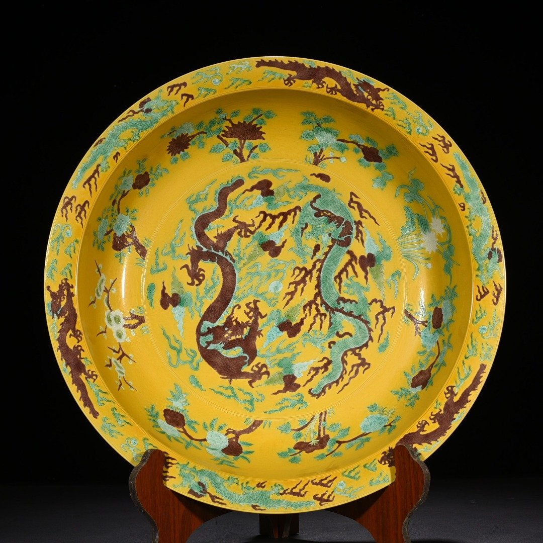 Qing Dynasty Guangxu three-color flower and dragon folding edge plate