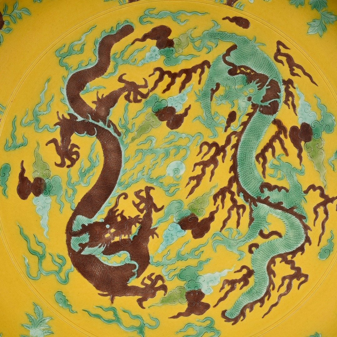 Qing Dynasty Guangxu three-color flower and dragon folding edge plate